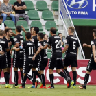 Jugadores del Lugo celebran uno de los tres goles marcados al Elche.-LA LIGA