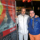 Frutos y  Casado junto al cartel de ‘Las amistades peligrosas’.-J. M. LOSTAU