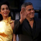 George Clooney y su mujer, Amal Clooney, en la alfombra roja de la 'prémiere' de la película 'Tomorrowland' en Tokio durante el mes de mayo de 2015.-TORU HANAI