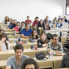 Estudiantes de Medicina, minutos antes del examen de MIR, en una imagen de archivo.-JOSE C. CASTILLO  / PHOTOGENIC