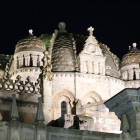 Imagen de la catedral de Zamora de noche con su característica cúpula gallonada. Está declarada Monumento Nacional desde finales del siglo XIX.-JOSÉ LUIS CABRERO