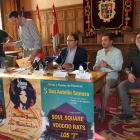 (I a D) El representante de Soul Square, Cesar Tejero, la representante de Los "T", Carmen Mendez, el concejal de Fiestas, Sergio Lozano, el alcalde de Palencia, Alfonso Polanco, el representante de Palencia Sonora, David Frechilla y el representante de V-ICAL