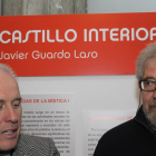 El delegado territorial de la Junta, Luis Domingo González, y el pintor y escultor Javier Guardo en la inauguración de la exposición ‘Castillo Interior’-Ical