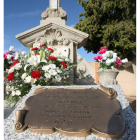 Epitafio en la tumba de José María Bejarano Martín haciendo alusión al ministro Montoro, en el cementerio de San Pedro de Latarce (Valladolid)-Ical