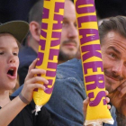 David Beckham con su hijo, Cruz.-AP / MARK J TERRILL