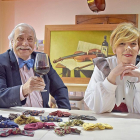 Juan Antonio Fernández, junto a su hija Beatriz, con una copa de tinta de Toro y sus famosas pajaritas.-ARGICOMUNICACIÓN