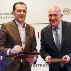 Jesús Julio Carnero y Conrado Íscar firman la expansión del convenio del 012. ICAL