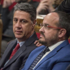 El líder del PPC, Xavier García Albiol, junto a los diputados Alejandro Fernández y Santi Rodríguez, en el Parlament.-FERRAN SENDRA