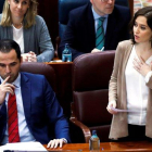 La presidenta madrileña en el pleno de la Asamblea este jueves.-DAVID FERNÁNDEZ (EFE)