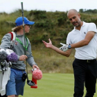 El entrenador del Machester City viajó el martes a Irlanda para disputar un torneo pro-am de golf.-PAUL CHILDS