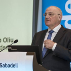 El presidente del Banco Sabadell, Josep Oliu, en un acto empresarial en Valencia el pasado marzo.-Foto: MIGUEL LORENZO