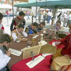 Unos niños participan en un taller de las ediciones pasadas en Villalón de Campos.-ICAL