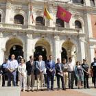 Concentración ante el ayuntamiento de Valladolid en repulsa por el atentado de Niza.-ICAL
