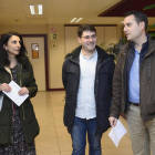 Los portavoces de los grupos municipales del PSOE, Daniel de la Rosa (D); Imagina Burgos, Raúl Salinero (C); y Ciudadanos, Gloria Bañeres, comparecen en una rueda de prensa conjunta.-ICAL