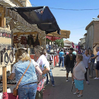 Una de las principales calles del pueblo, donde está el mercado artesano.-REPORTAJE GRÁFICO: JOSÉ C. CASTILLO / PHOTOGENIC