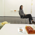 Mercedes Pimiento posa junto a algunas de sus obras de la muestra 'Arquitecturas modulares'. MIGUEL ÁNGEL SANTOS/PHOTOGENIC.