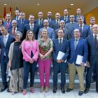 Milagros Marcos y Pilar del Olmo con los representantes de las entidades.-ICAL