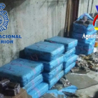 Intervenidas 2, 4 toneladas de hachís en una operación contra el narcotráfico en la costa de Huelva.-POLICÍA NACIONAL