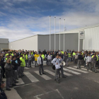 Concentración de trabajadores de Nissan en Ávila y de algunos de sus familiares en la planta de Nissan de Ávila-Ical