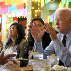 Biden también discutió con los asistentes al almuerzo sobre educación, los desamparados entre otros temas.-EFE