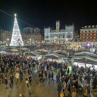 Encendido de luces navideñas en la plaza Mayor de Valladolid.-PABLOREQUEJO