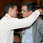 Pedro Sánchez y Óscar López, en una imagen de archivo en el último congreso autonómico-J.M. Lostau