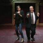 Miquel Iceta baila con Thais Villas en El Intermedio.-EL PERIÓDICO