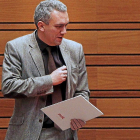 Izquierdo, secretario provincial de Valladolid, en el Pleno-J.M. Lostau