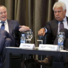 El exministro Josep Piqué, vicepresidente del Círculo de Empresarios, junto al expresidente Felipe González, en un seminario organizado por la Fundación Alternativas, en Madrid.-EFE / J. J. GUILLÉN