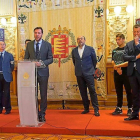 El alcalde, durante la presentación del torneo junto a Luis Minguela, Alfonso Lahuerta, Luis Torres, Martín Di Nenno y Luis García.-E. M.