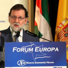Mariano Rajoy, durante la presentación de una conferencia del dirigente del PP vasco Alfonso Alonso, este lunes en Madrid.-JUAN MANUEL PRATS