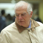 El ministro de Exteriores, Josep Borrell, a su llegada al Consejo de la UE en Bruselas.-OLIVIER HOSLET (EFE)