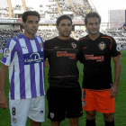 Javier y Rubén, junto a su hermano Luis, en los minutos previos a un Valladolid-Valencia en Zorrilla en 2008.-M. Álvarez
