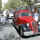 Un Fiat Balilla del  los años 50 se roba las miradas del público en la exhibición de autos clásicos y antiguos.-J.M. LOSTAU