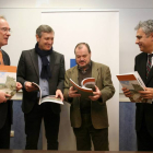 De izquierda a derecha, el presidente del Grupo de Acción Local Adeco Camino, Eduardo Francés; el arqueólogo Ángel L. Palomino; el arquitecto Antonio de la Fuente; y el director de la Fundación Santa María la Real del Patrimonio Histórico, Juan Carlos Pri-Ical
