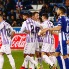 Los jugadores del Real Valladolid celebran uno de los goles anotados en Mendizorroza.-JESÚS ANDRADE