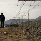 Imágenes del camino que une Sant Andreu de Llavaneres y Mataró, por las vías del tren.-ACN