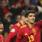 Gerard Moreno, a la derecha, celebra uno de sus goles.-EFE / JUANJO MARTÍN
