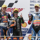 Jack Miller, Efren Vázquez, ganador de Moto3 en Malasia, y Àlex Rins, en el podio de Sepang.-EFE