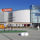 Exterior del centro comercial Vallsur en el que está proyectada la ampliación de las instalaciones.-J.M.LOSTAU