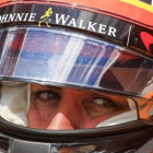 Fernando Alonso, en el interior de su McLaren-Honda, de la Indy.-EFE