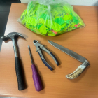 Imagen de las herramientas requisadas a dos menores tras un robo con fuerza. -X @PoliciaMV