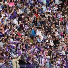 Aficionados en las gradas de Zorrilla. / LOSTAU