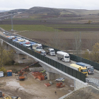 Prueba de carga de un viaducto de la obra del AVE a Burgos.-ISRAEL L. MURILLO