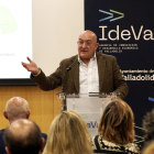 El alcalde de Valladolid, Jesús Julio Carnero, presenta el programa 'Valladolid Consolida'. ICAL