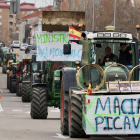 Tractorada para pedir la sustitución de la tubería general que les permita regar este año a los regantes del Canal Macías Picavea, en Valladolid