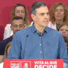 Sánchez acusa a PP y VOX de "banalizar la dictadura franquista"