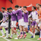 El Real Valladolid celebra eufórico su último triunfo en Anduva.