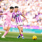 Meseguer disputa un balón en el partido frente al Eldense.