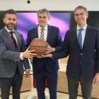 Lorenzo Alonso Nistal con los dirigentes de la UEMC.
